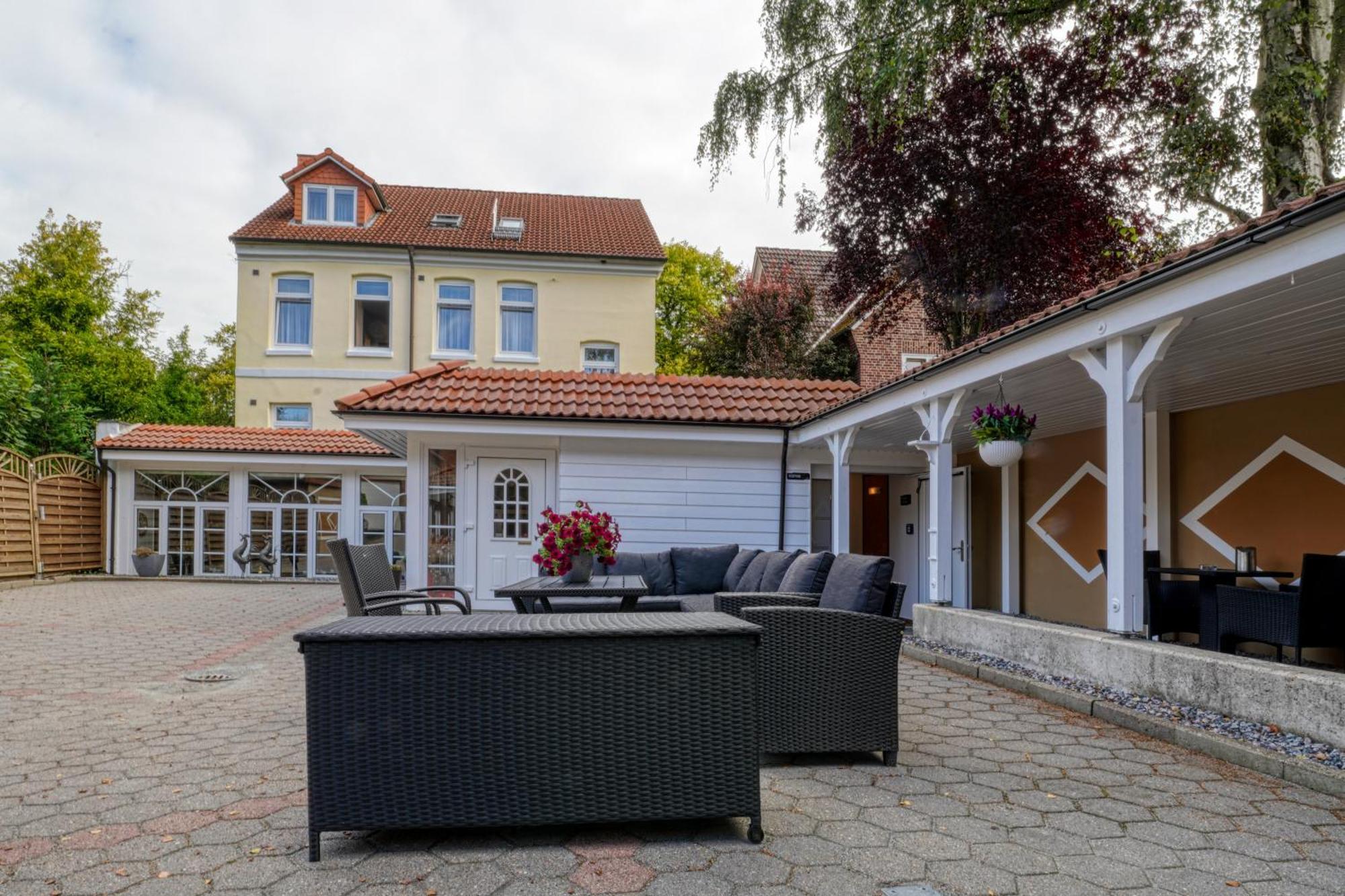 Zentrum Hotel Stade Exteriör bild