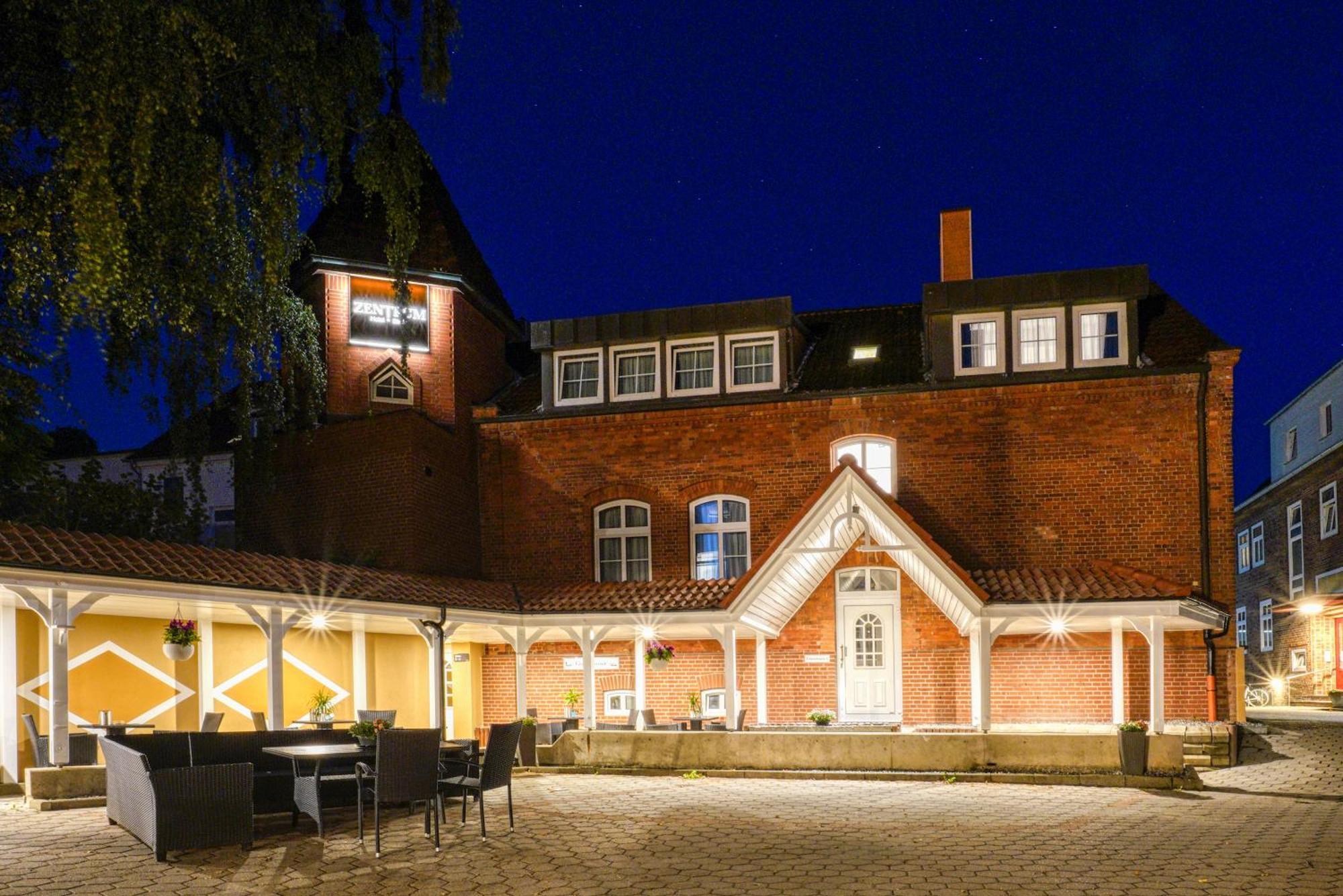 Zentrum Hotel Stade Exteriör bild