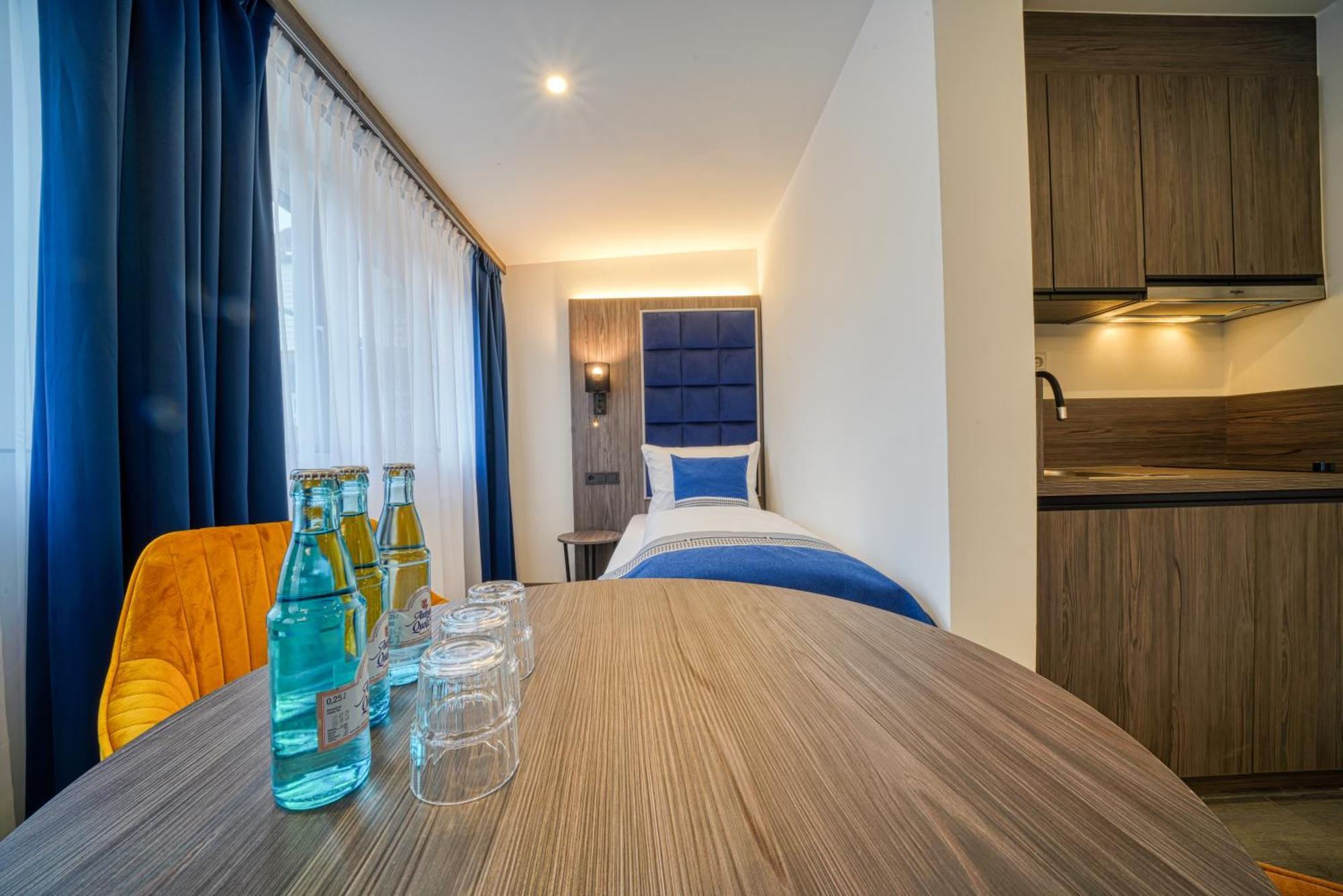 Zentrum Hotel Stade Exteriör bild